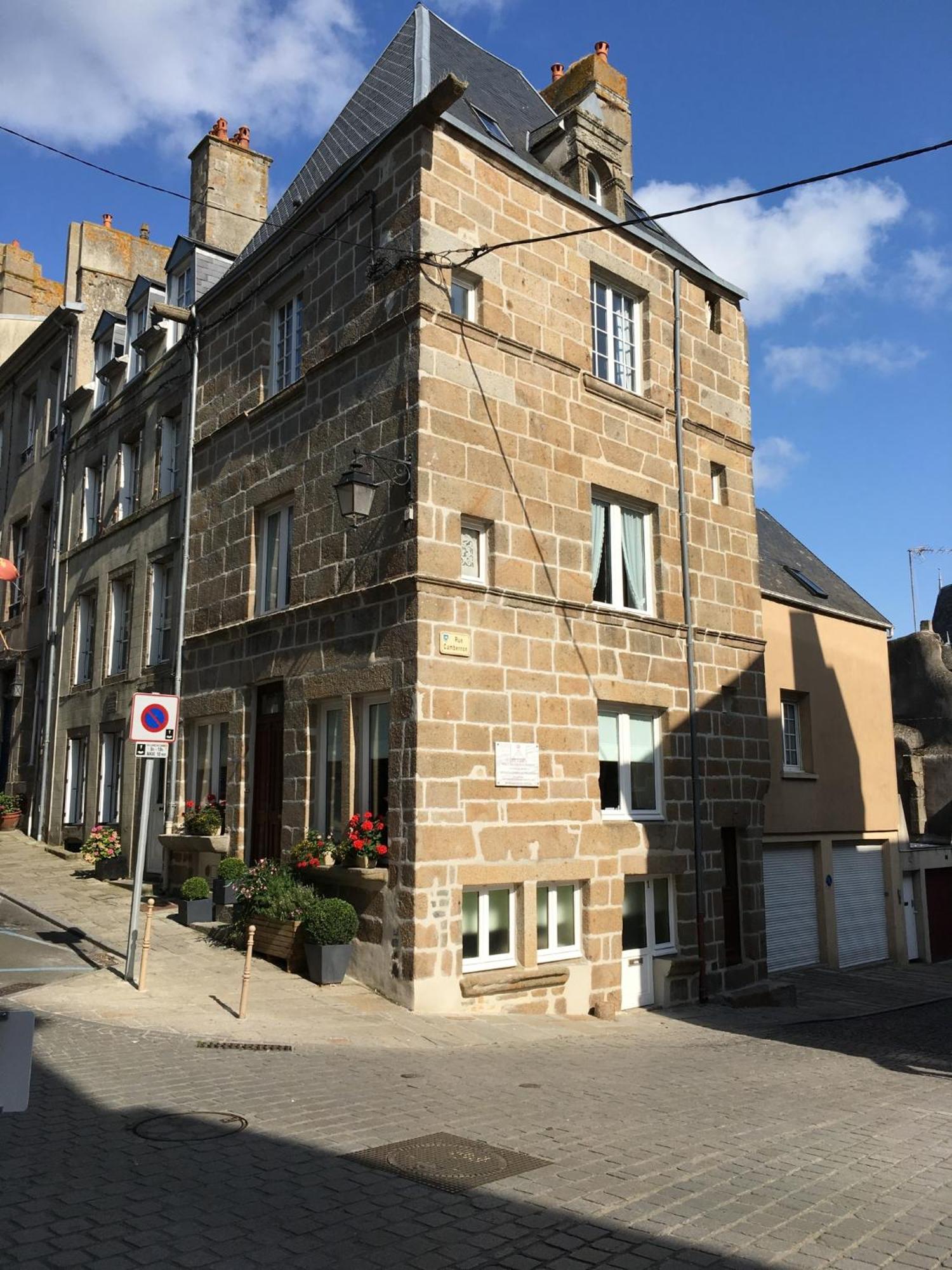 La Maison Des Matignon 2 Bed & Breakfast